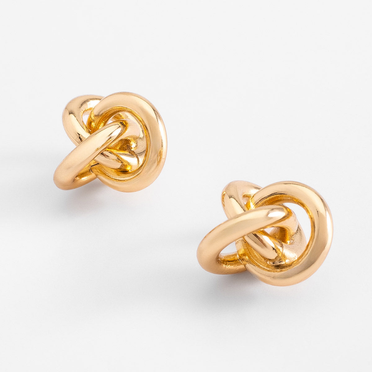 Aretes en baño de oro diseño nudo circular contemporáneo, foto 3 de 5