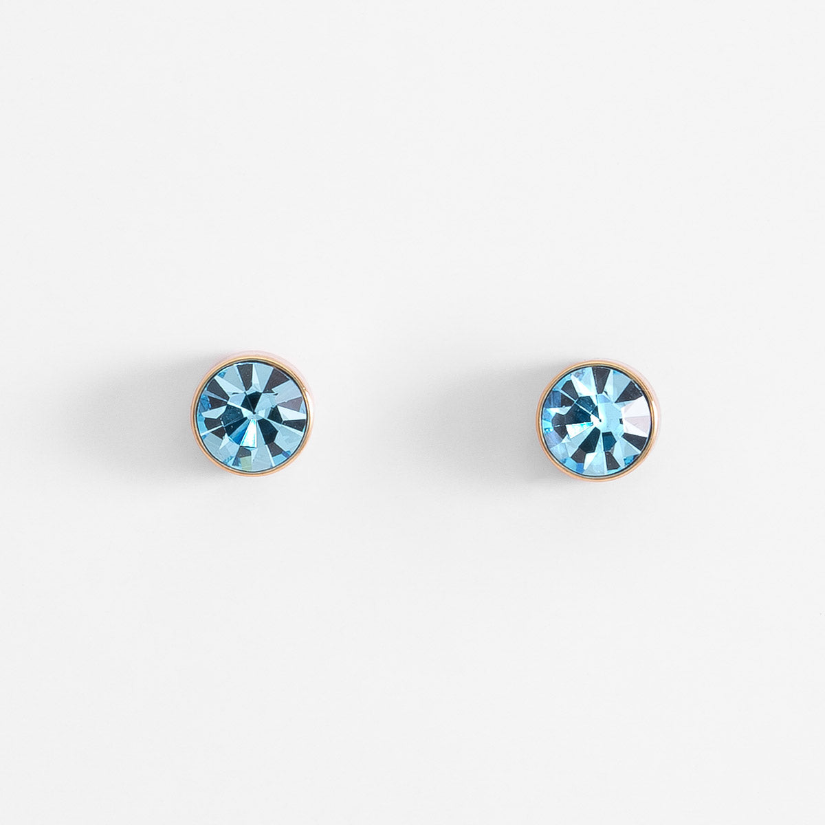 Aretes en baño de oro con piedra azul diseño poste, foto 2 de 6