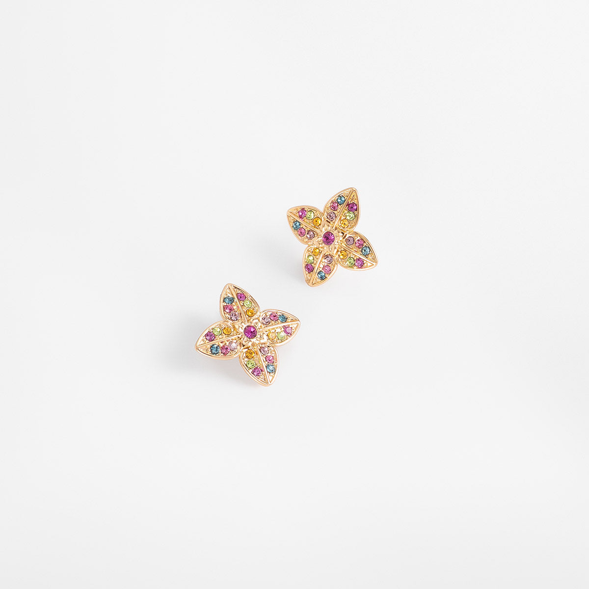 Aretes en baño de oro diseño flor con piedras multicolor