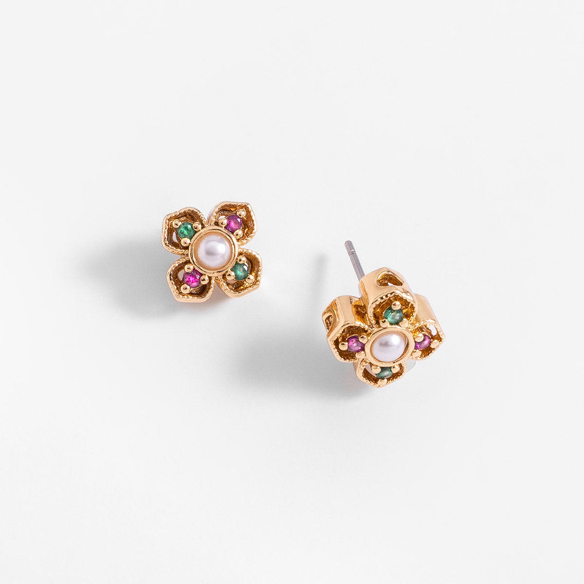 Aretes en baño de oro con forma de flor y perla central poste, foto 2 de 6